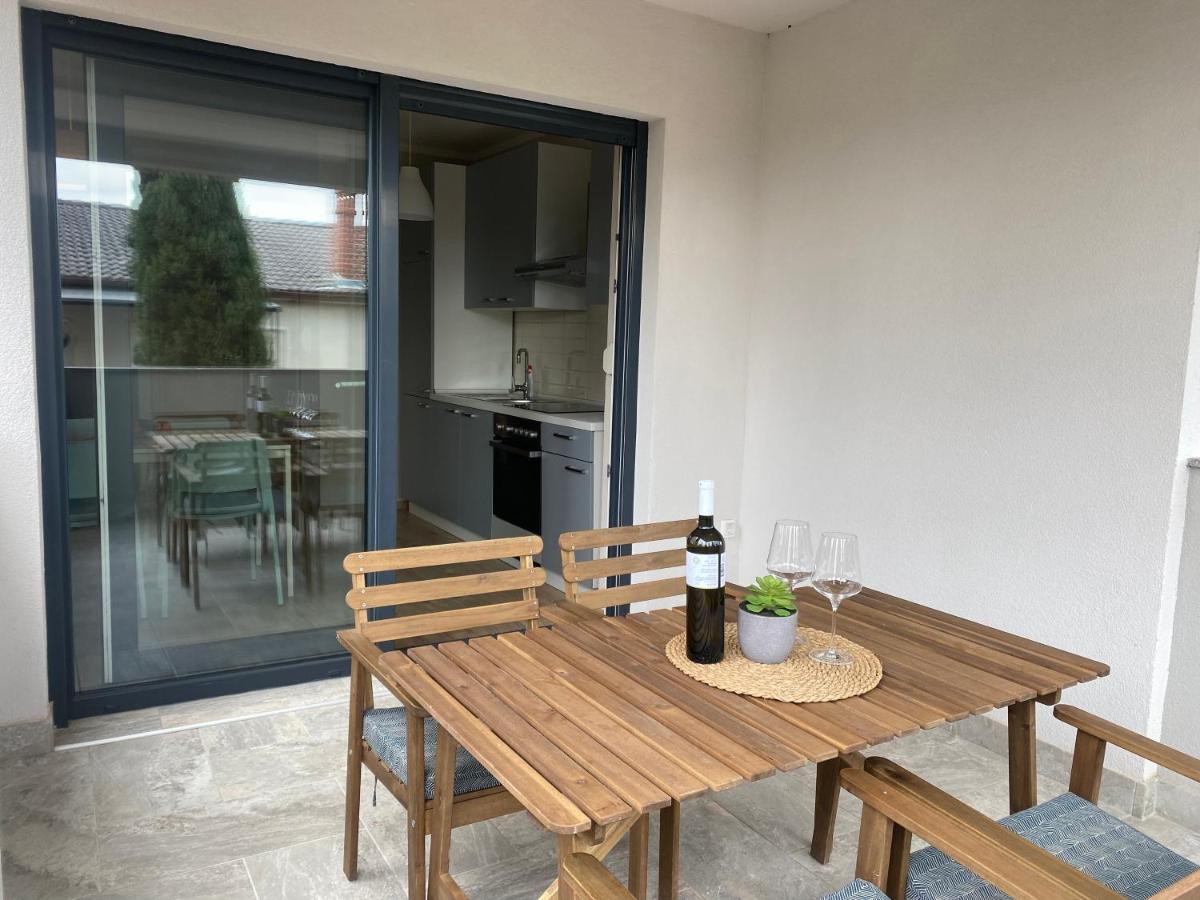M Plus Residence Pinezići Dış mekan fotoğraf